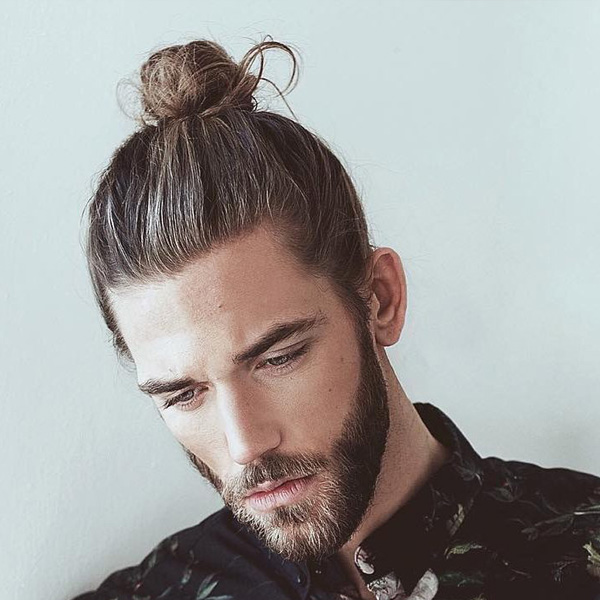 Tóc nam dài buộc búi cao