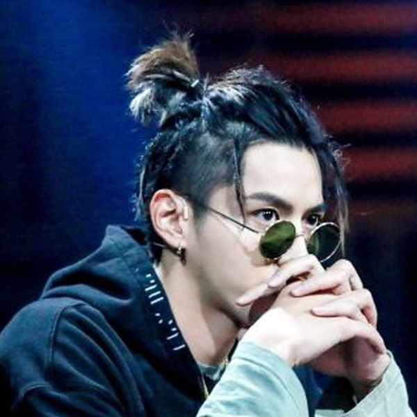 Mẫu tóc nam dài buộc