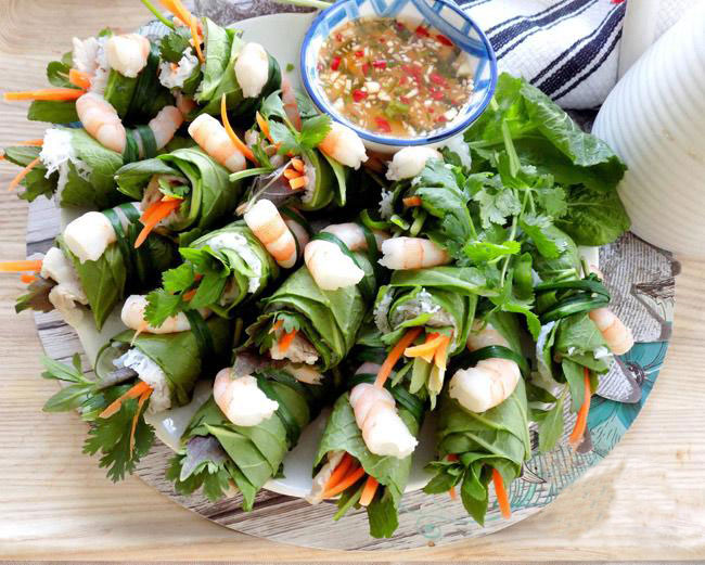 Tôm thịt cuộn rau cải