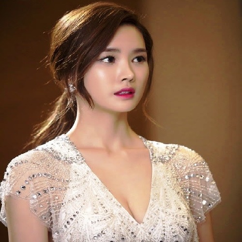 Cách buộc tóc cho người mặt tròn