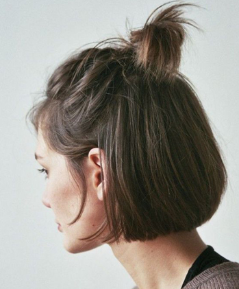 Buộc tóc mái ngắn đơn giản mà đẹp Buộc tóc mái ngắn đơn giản mà đẹp