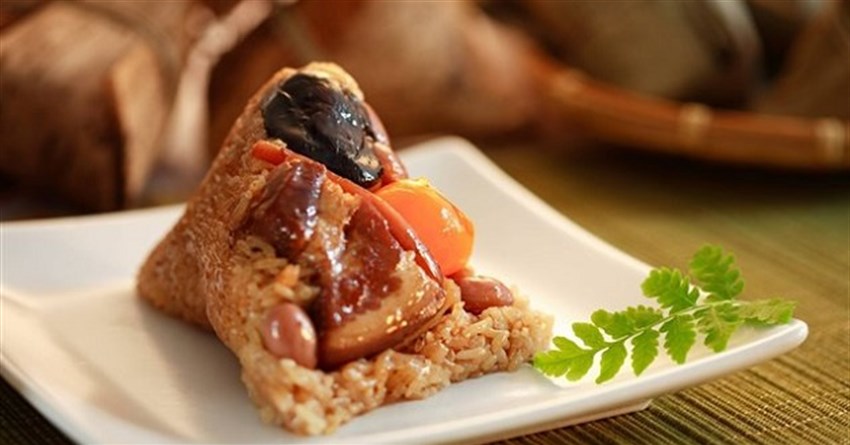 Cách làm bánh ú bá trạng của người Hoa ăn Tết Đoan Ngọ 5/5