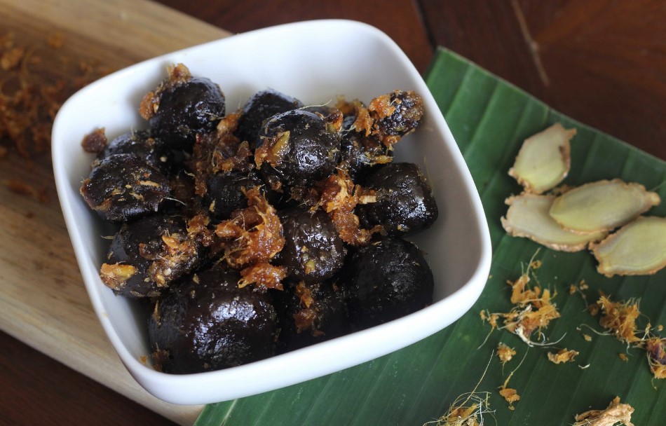 Cách làm ô mai sấu xào gừng 