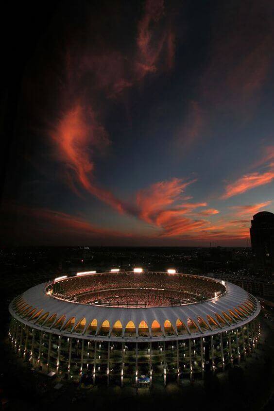 Hình nền sân cỏ cho điện thoại