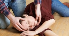 Nuốt lưỡi là gì? Nuốt lưỡi trong bóng đá là gì, có nguy hiểm không?