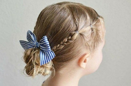 Một số mẫu buộc tóc đẹp cho bé gái ít tuổi