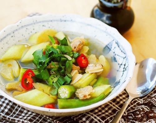 Cách nấu canh ngao với cà chua