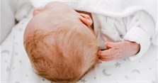 Có nên cắt tóc cho trẻ sơ sinh? Cắt tóc máu cho bé ngày nào tốt?