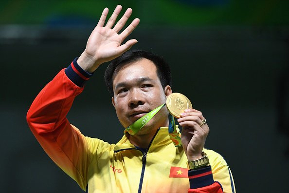 Tấm huy chương vàng Olympic đầu tiên do VĐV Hoàng Xuân Vinh dành được Tấm huy chương vàng Olympic đầu tiên do VĐV Hoàng Xuân Vinh dành được