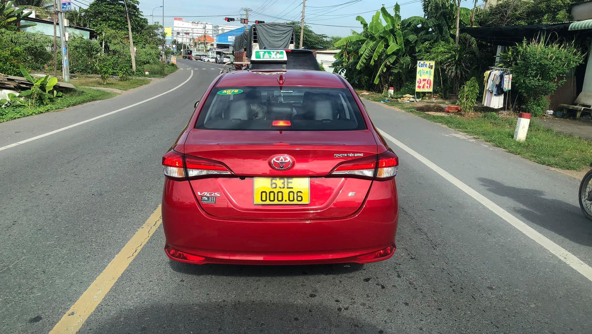 Đổi biển số xe màu vàng có mất tiền không?