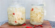 Cách ngâm măng ớt trắng giòn ngon, để được lâu không cần giấm