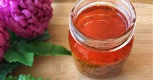 Cách làm sa tế chay từ ớt khô, tỏi tây và sả