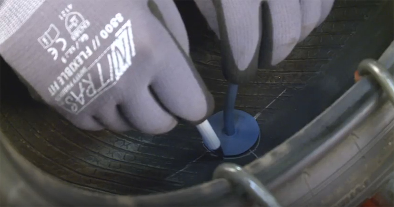 Cách vá lốp xe ô tô không săm