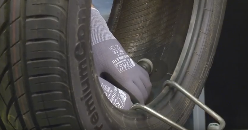 Cách vá lốp xe ô tô không săm