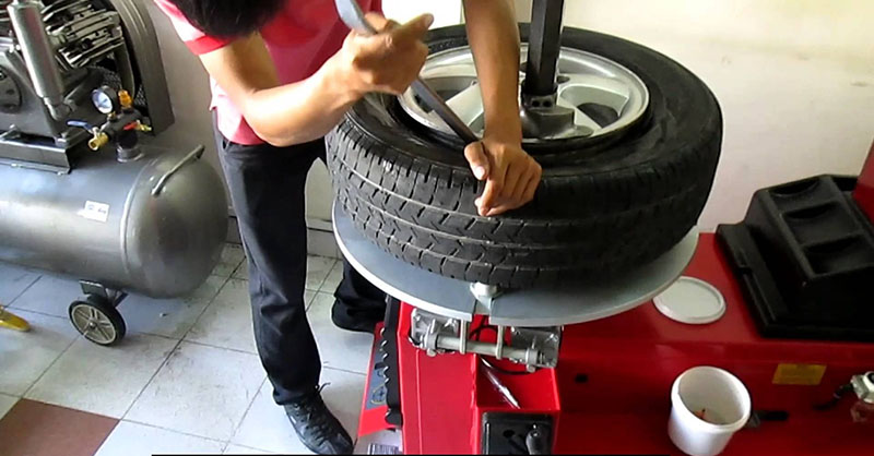 Cách vá lốp xe ô tô không săm