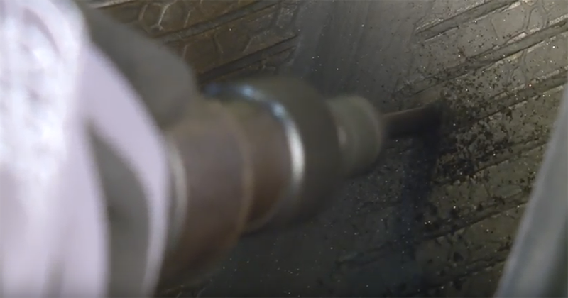 Cách vá lốp xe ô tô không săm