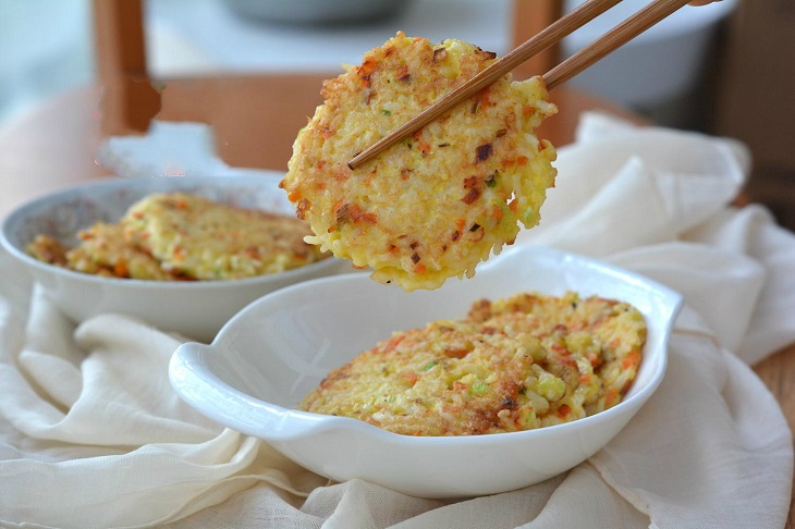 Cách làm bánh snack từ cơm nguội