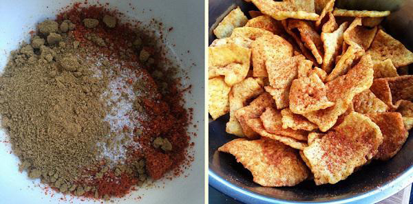 Trộn ớt bột với snack cơm nguội