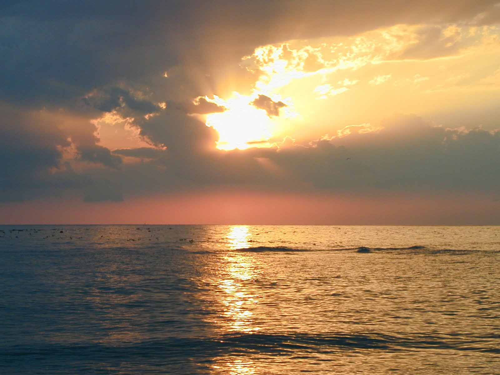 Hình ảnh hoàng hôn trên biển 6 Hình ảnh hoàng hôn trên biển 6