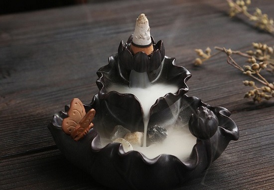 Đốt trầm hương