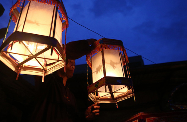 Tìm hiểu về sự tích và ý nghĩa của đèn kéo quân Tìm hiểu về sự tích và ý nghĩa của đèn kéo quân