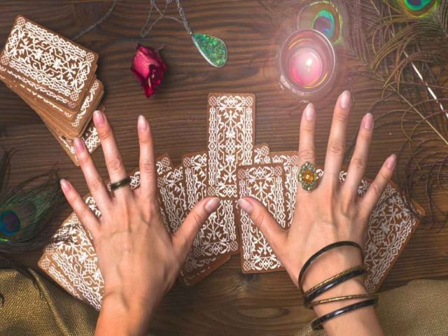 Cách bói tình yêu bằng bài 52 lá