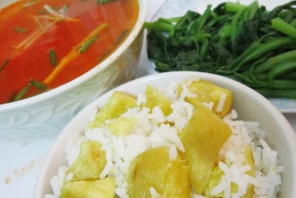 Cách luộc khoai lang bằng nồi cơm điện