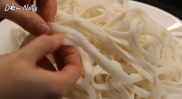 Cách làm bún bằng cơm nguội