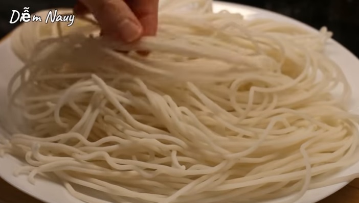 Cách làm bún bằng cơm nguội