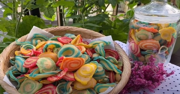 Cách làm bánh lỗ tai heo nhiều màu Cách làm bánh lỗ tai heo nhiều màu