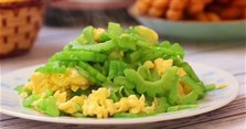 Cách làm mướp đắng, khổ qua xào trứng không đắng, cực giòn, xanh, ngon