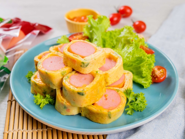 Cách làm trứng cuộn xúc xích Cách làm trứng cuộn xúc xích