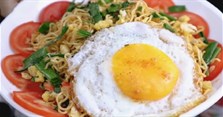 5 Cách làm mì xào trứng đơn giản mà ngon, đủ dinh dưỡng tại nhà