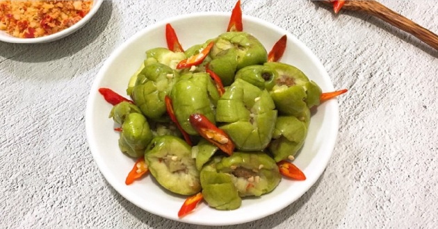 Cách làm cà na đập muối ớt Cách làm cà na đập muối ớt