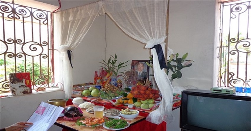 Mâm cúng, vàng mã, bài cúng 100 ngày cho người mới mất