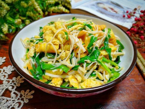 Cách làm nấm hải sản xào trứng