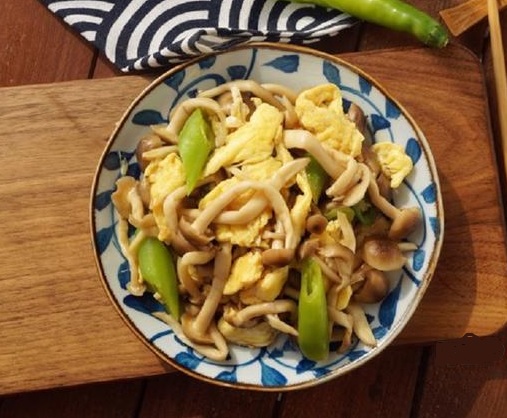 Cách làm nấm linh chi nâu xào trứng