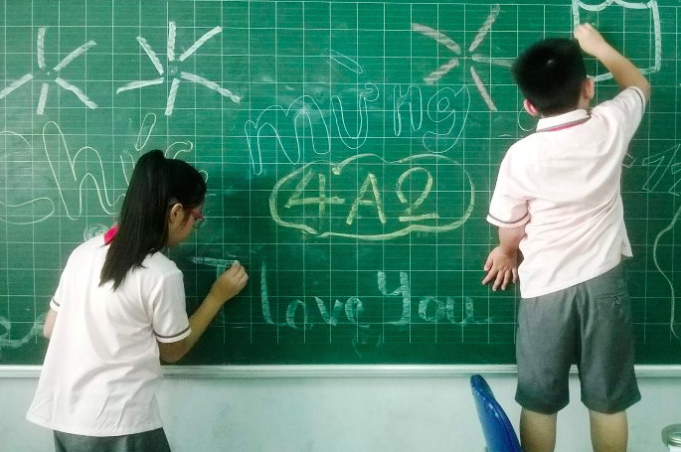 Mẫu trang trí bảng lớp ngày lễ khai giảng