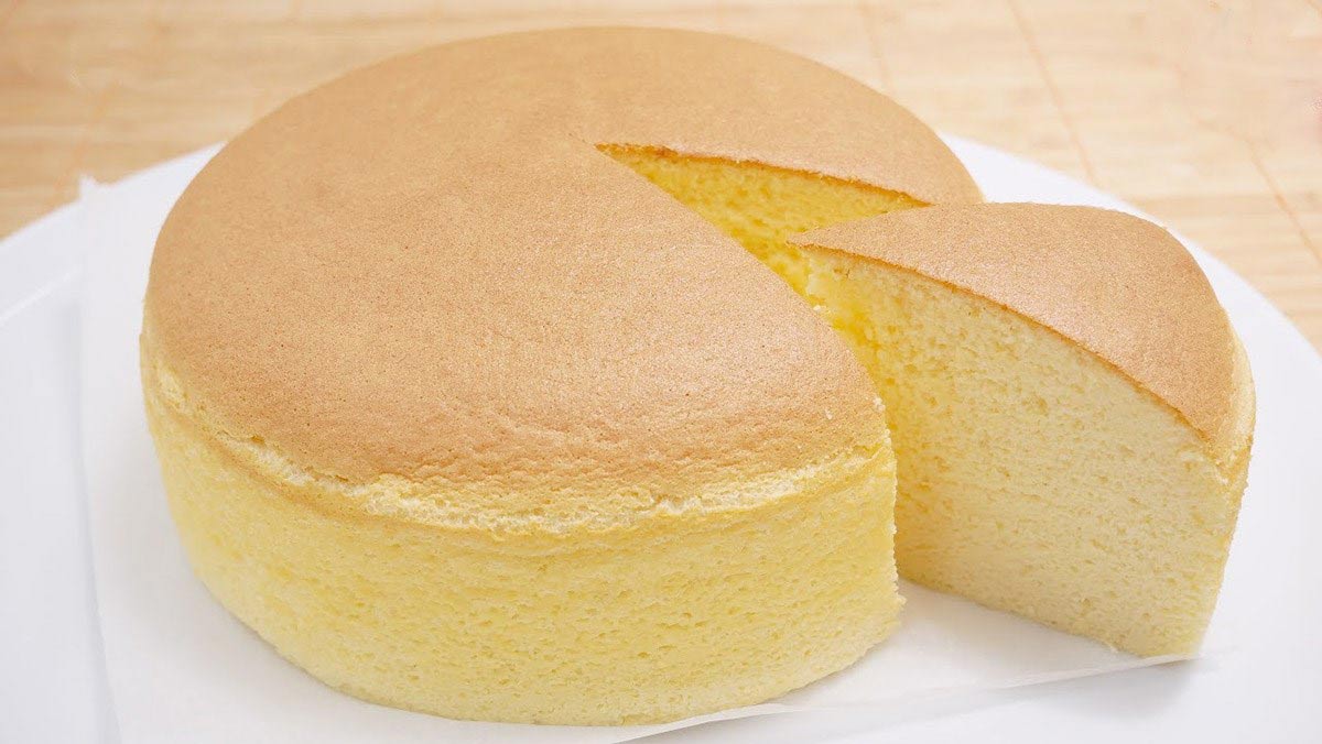 Bánh bông lan làm từ bột năng và trứng Bánh bông lan làm từ bột năng và trứng