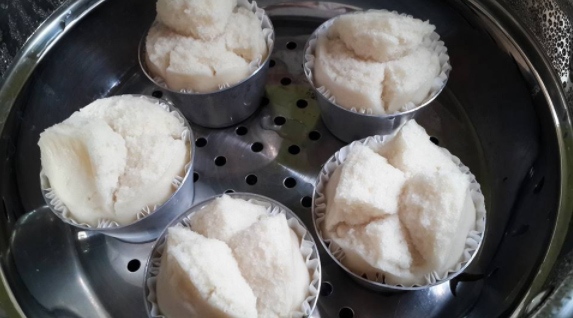 Hấp bánh bò truyền thống