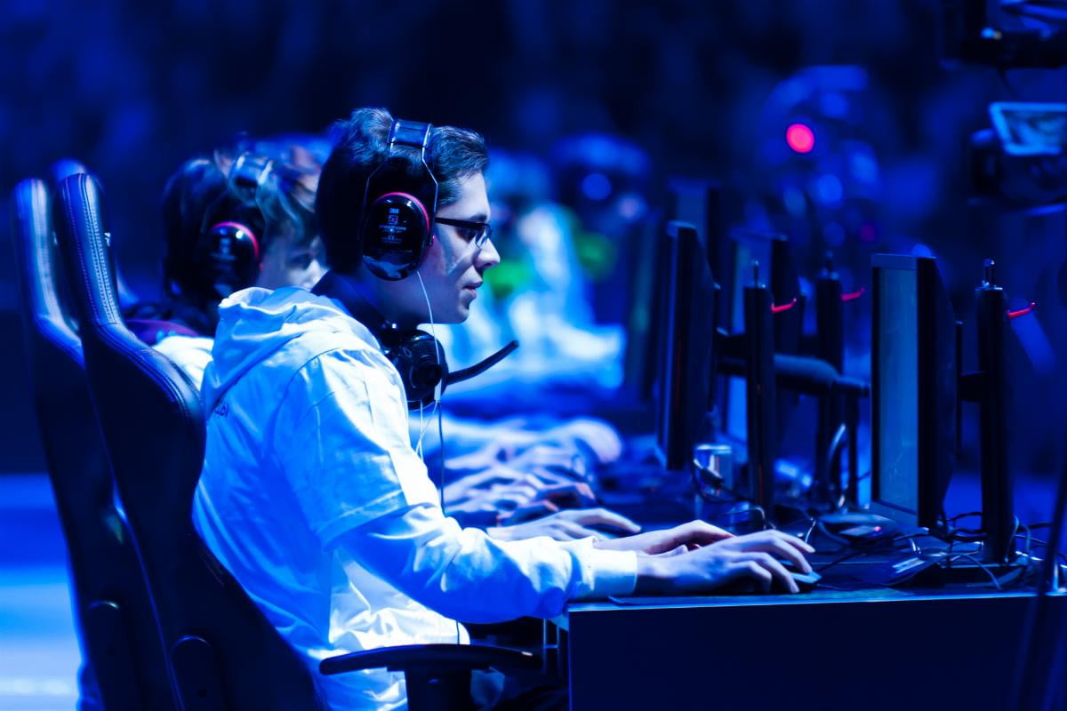 Thể thao điện tử Esports là gì? Esports kiếm tiền như thế nào? Thể thao điện tử Esports là gì? Esports kiếm tiền như thế nào?
