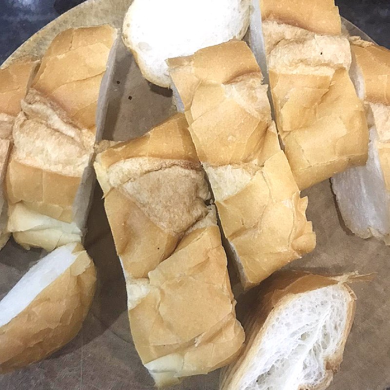 Cách làm bánh mì nướng muối ớt bằng chảo Cách làm bánh mì nướng muối ớt bằng chảo