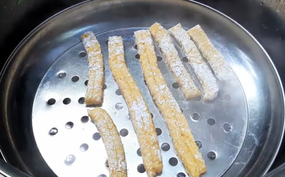 Cách làm que cay từ cơm nguội Cách làm que cay từ cơm nguội