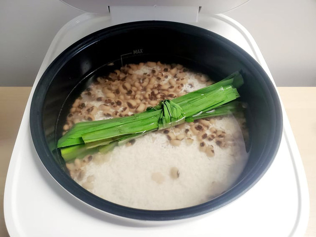 Cách nấu chè đậu trắng bằng nồi cơm điện Cách nấu chè đậu trắng bằng nồi cơm điện