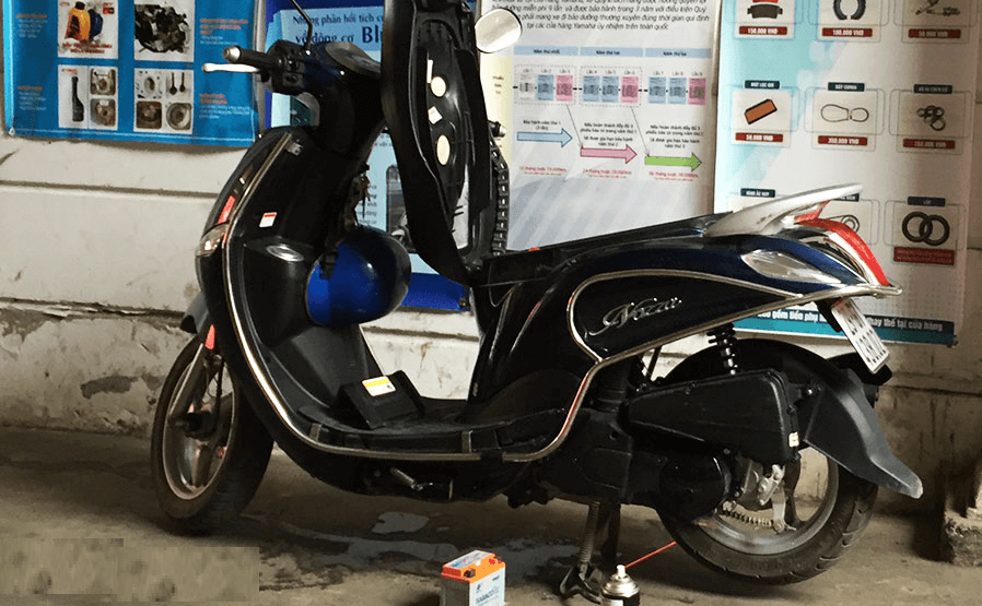 Cách khắc phục xe tay ga để lâu ngày không nổ do ắc quy hết điện