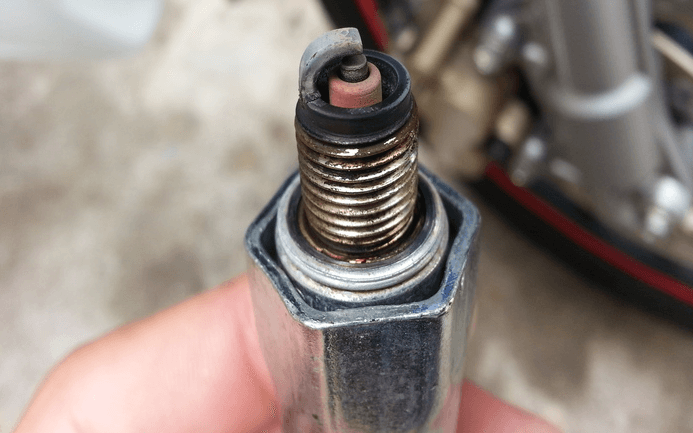 Xe tay ga không nổ được do bugi đánh lửa gặp vấn đề