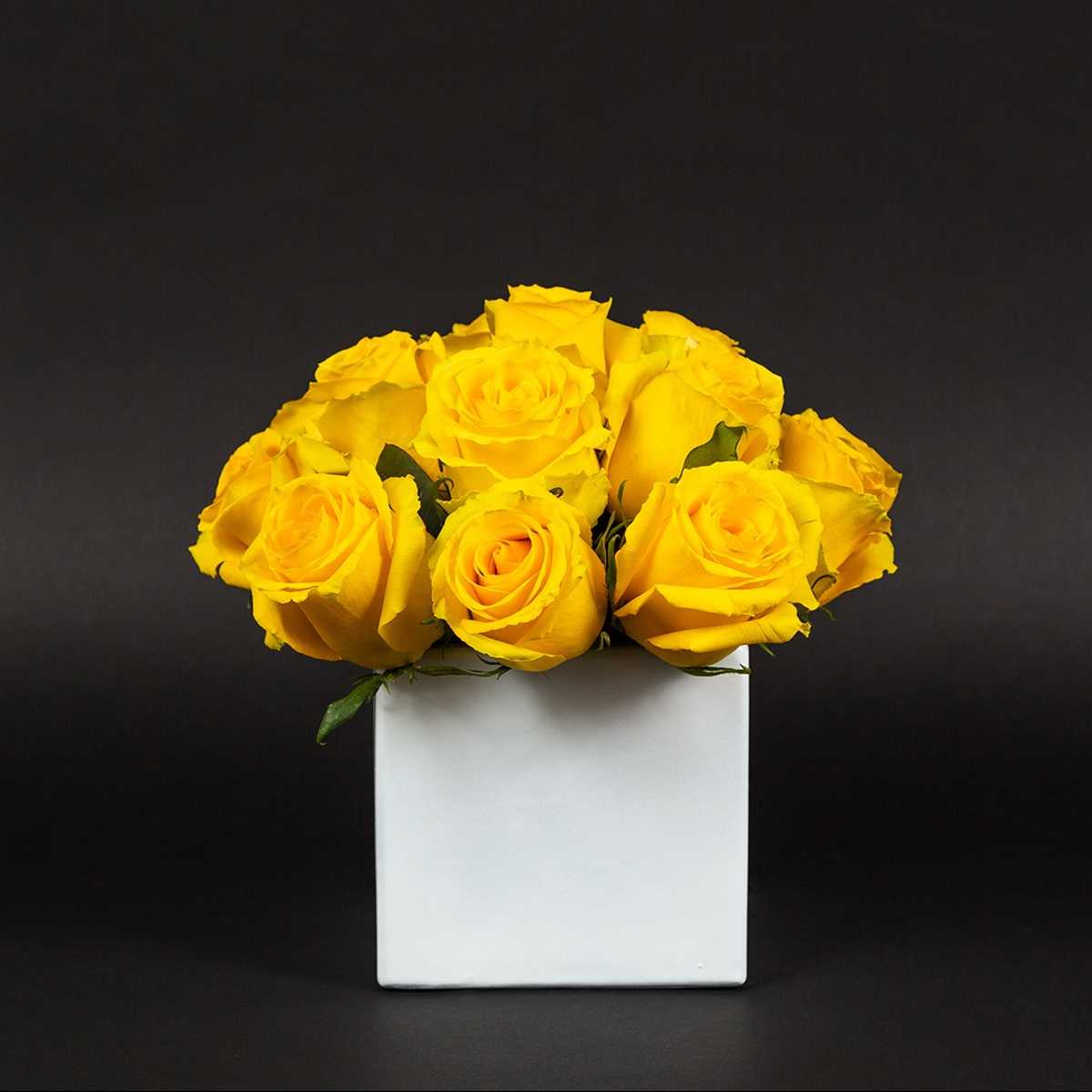 Cách cắm hoa hồng vàng để bàn Cách cắm hoa hồng vàng để bàn