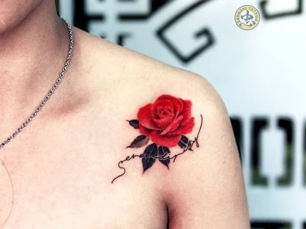 Những hình xăm hoa hồng ở vai cho nữ