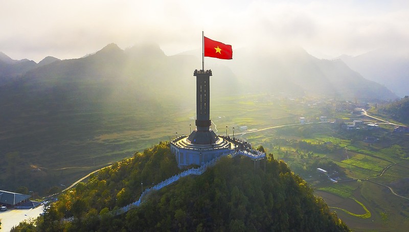 Cột cờ Lũng Cú ở điểm cực Bắc Việt Nam Cột cờ Lũng Cú ở điểm cực Bắc Việt Nam