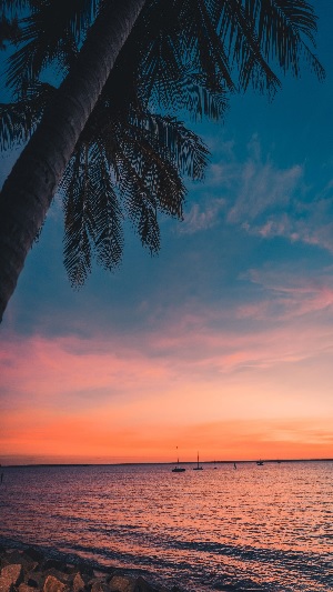 Hình nền hoàng hôn trên biển thơ mộng Hình nền hoàng hôn trên biển thơ mộng